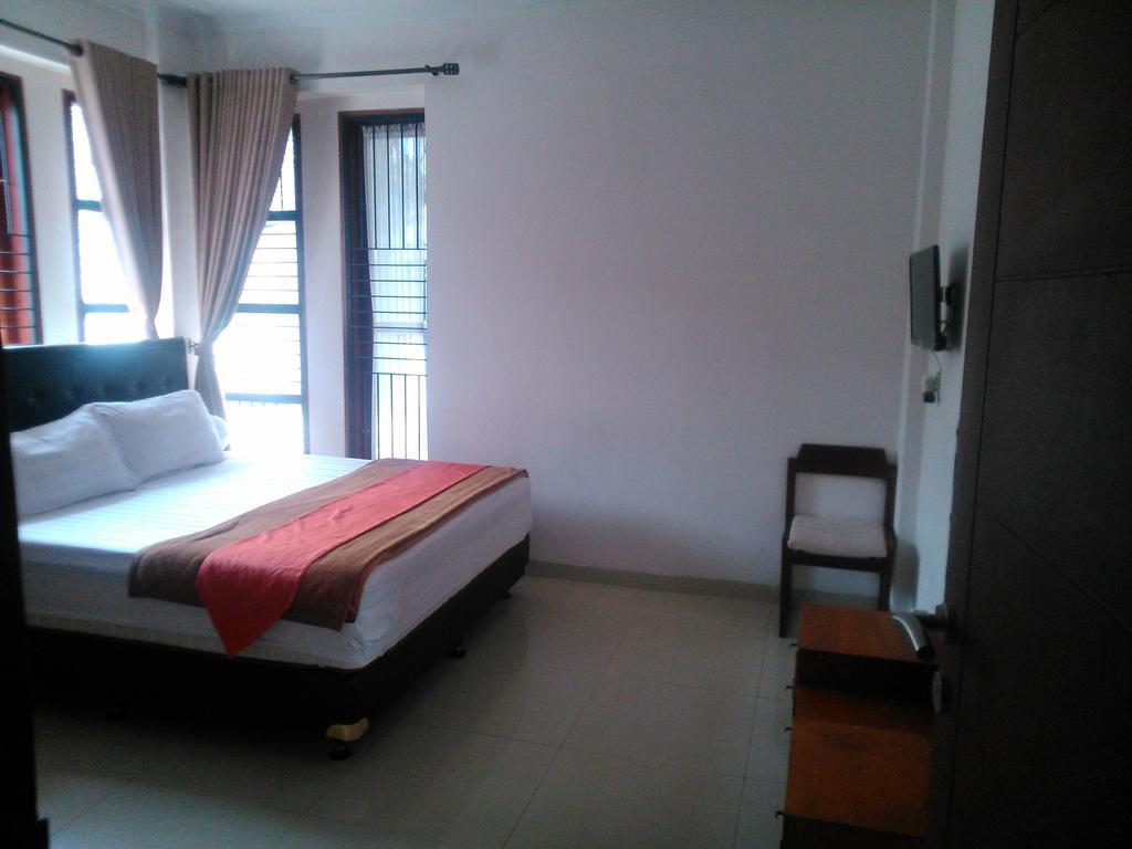 Hotel Rumah Sarwestri Bandung Habitación foto