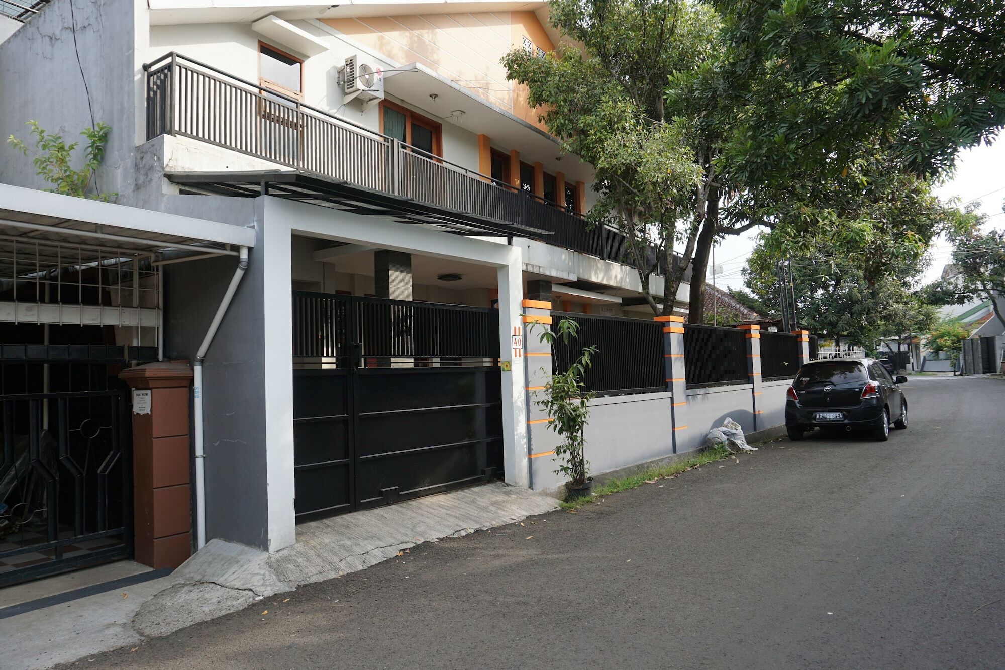 Hotel Rumah Sarwestri Bandung Exterior foto